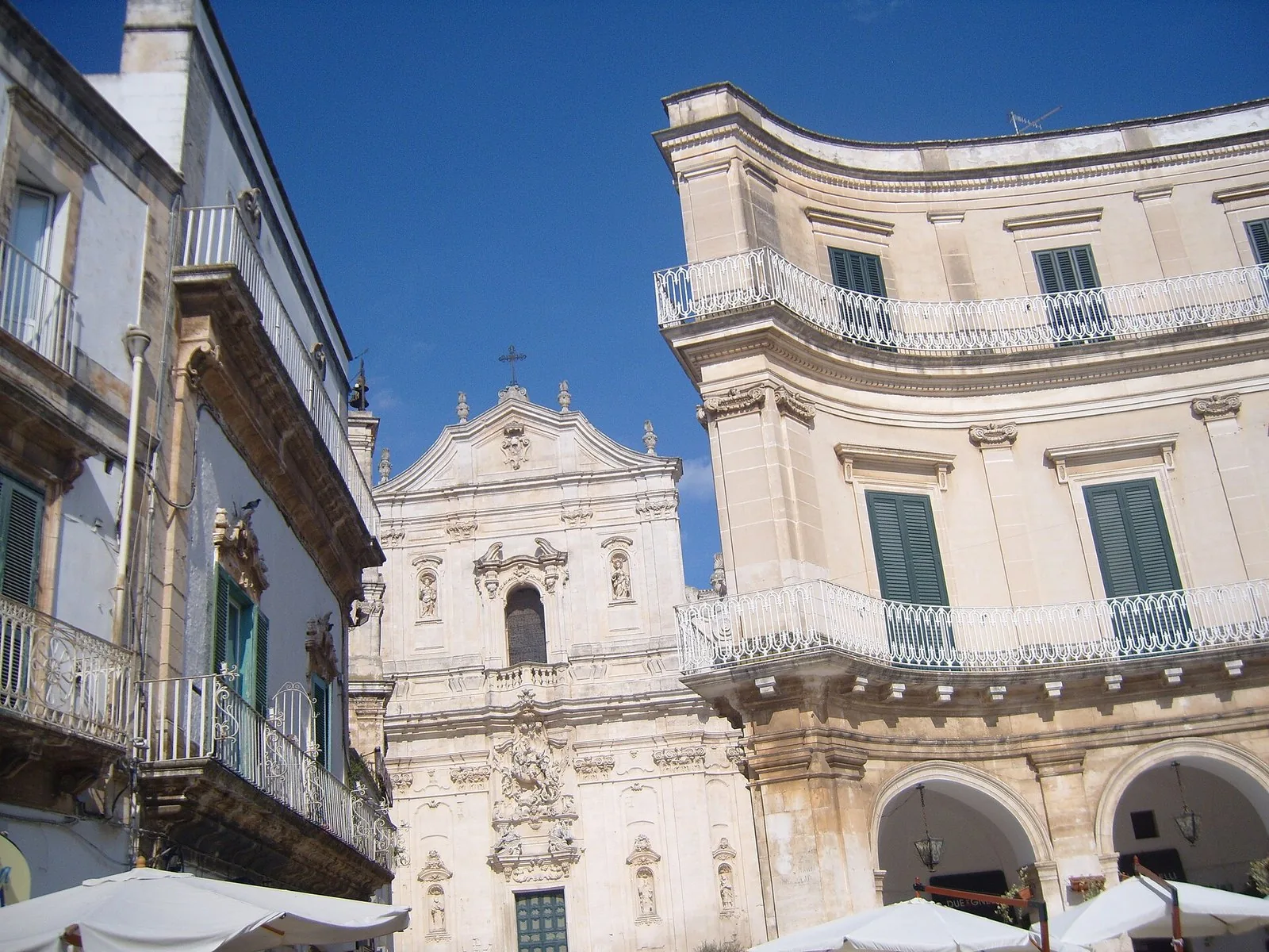 Piazza Plebiscito a Martina Franca, con i palazzi barocchi e i portici